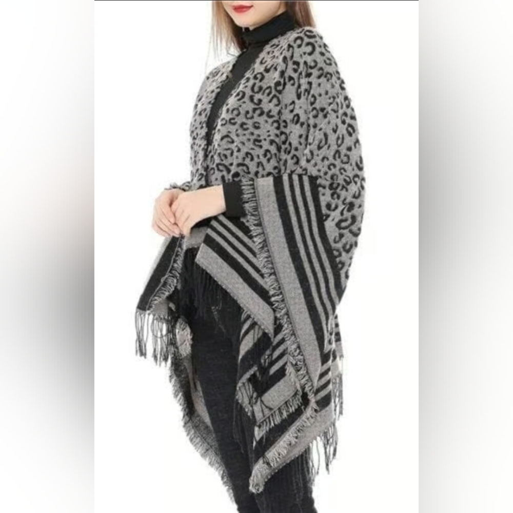 Southern Stitch Women's Leopard Knit Woven Poncho Cape O/S Black Gray Fringe - Picture 2 of 12